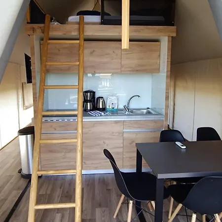 Luxury tent Safari Tent 9 Km From Maastricht Berg en Terblijt