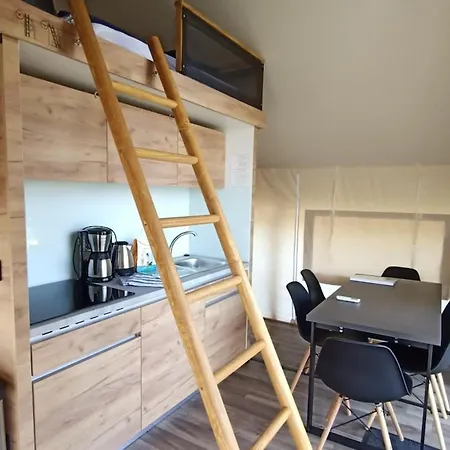 Luxury tent Safari Tent 9 Km From Maastricht *