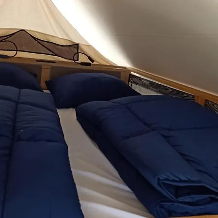 Luxury tent Safari Tent 9 Km From Maastricht Berg en Terblijt