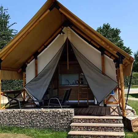 Luxury tent Safari Tent 9 Km From Maastricht Berg en Terblijt